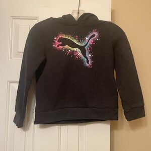 Puma Girls S 7/8 black hoodie with spray paint design